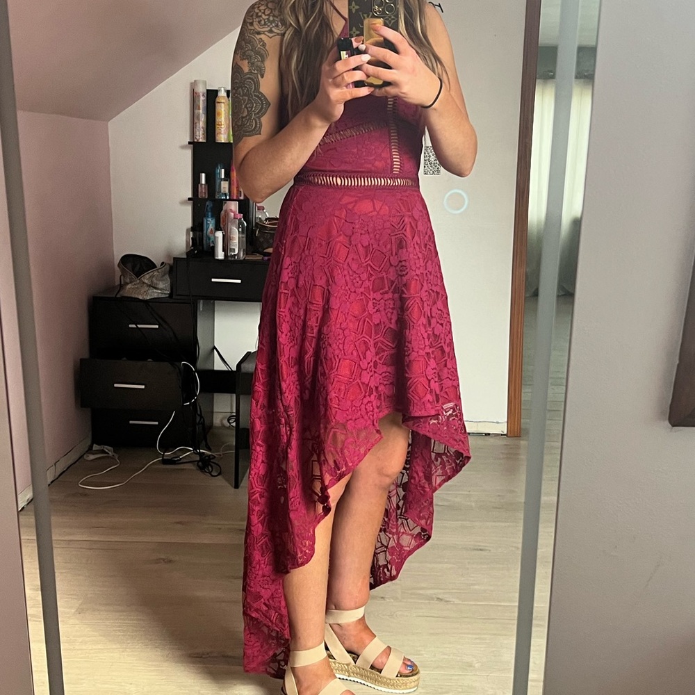 Chic Magenta Lace High-Low Dress